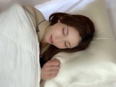 大人女子の強い味方♡眠っている間に美髪＆美肌ケアができる【シルクの枕カバー】