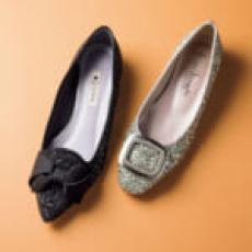 秋トレンドの「キラキラ」素材、大人は靴で取り入れるのが簡単！フラットシューズなら派手見えも回避
