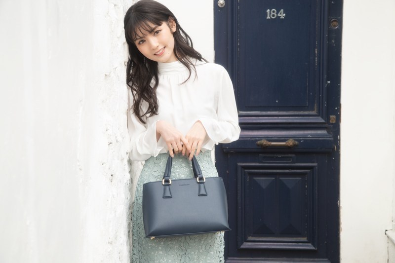 モデルは道重さゆみちゃん】バッグのありがち悩みも「Happy Candle