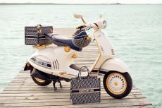 Vespa×Diorのコラボモデル登場！ 1946年に登場した2ブランドの強力タッグ実現