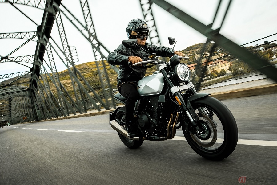 Brixton Motorcycles「Crossfire 500」“X”を車体デザインに落とし込んだネイキッドモデル誕生