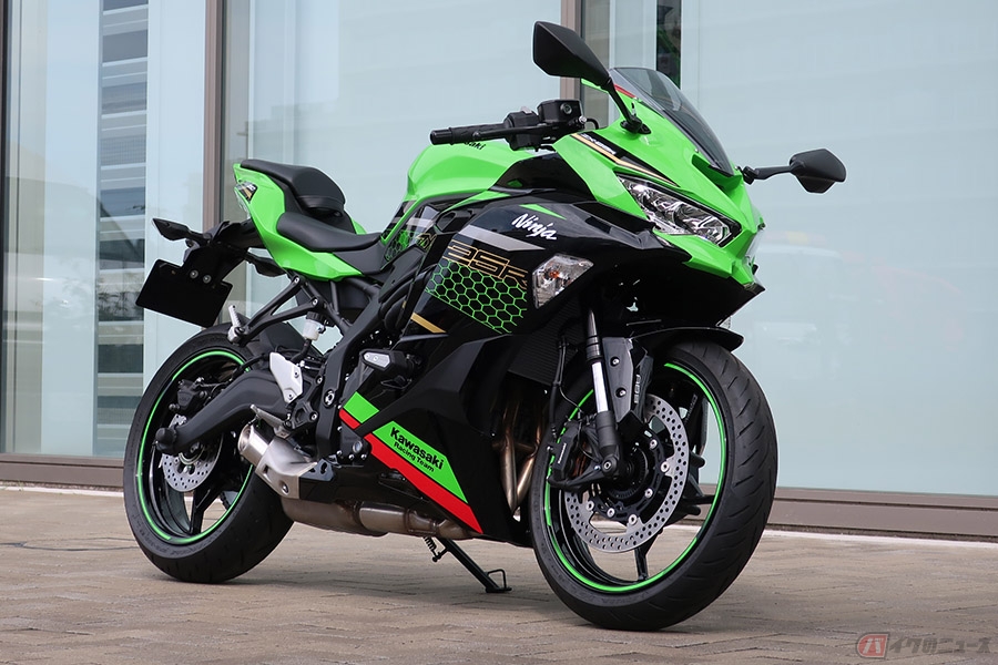 カワサキ「Ninja ZX-25R」 スタンダードとSEのどっちを選ぶ？