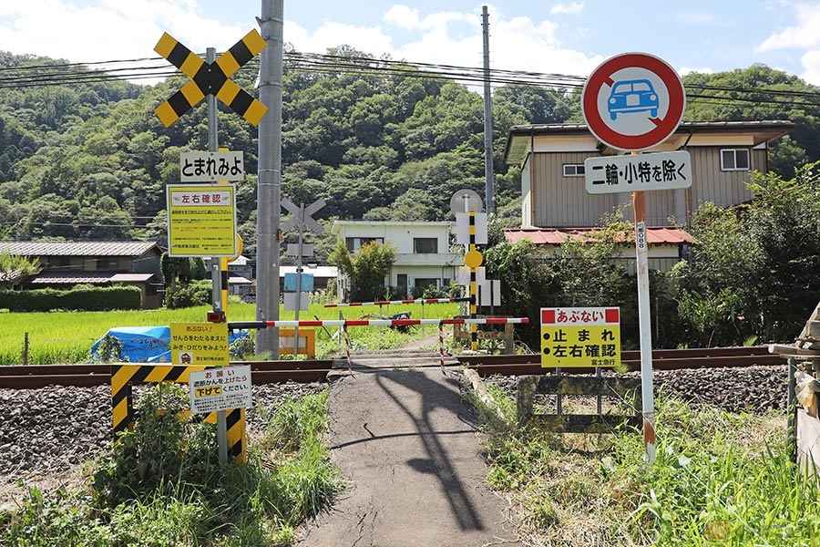 JR西日本踏切遮断棒注意換気表