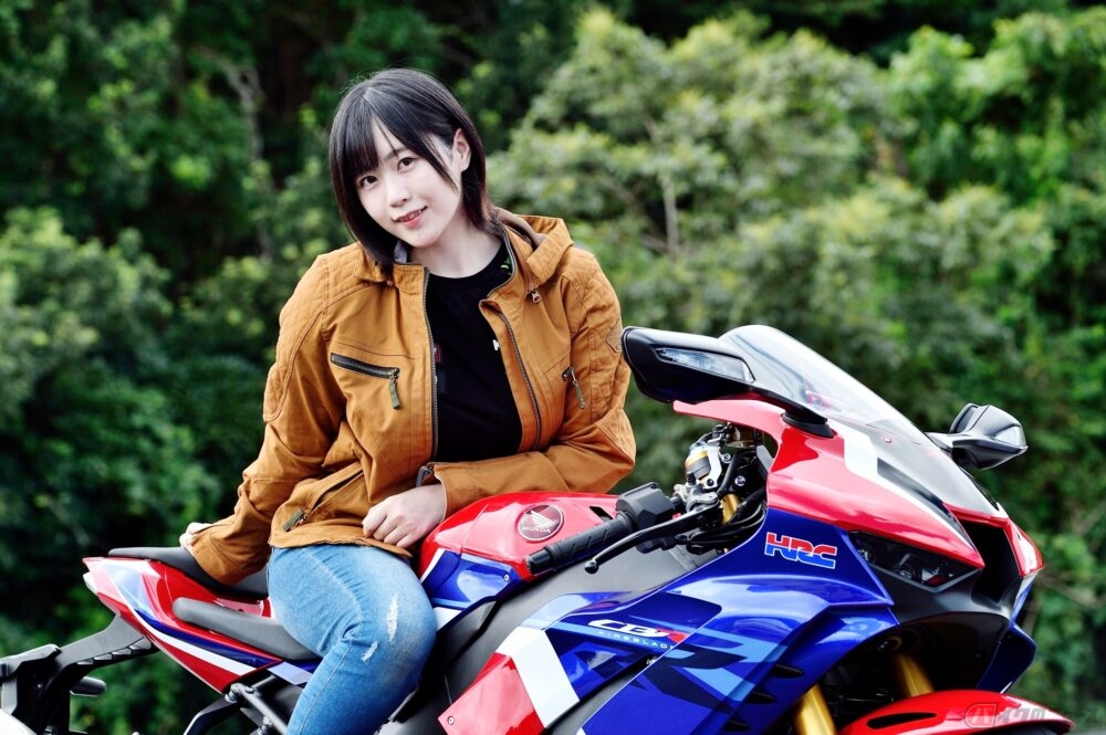 身長155cmバイク女子、夜道雪のチャレンジバイク道！　218馬力のスーパースポーツCBR1000RR-RファイアブレードSPに挑戦!!　走ってみた編