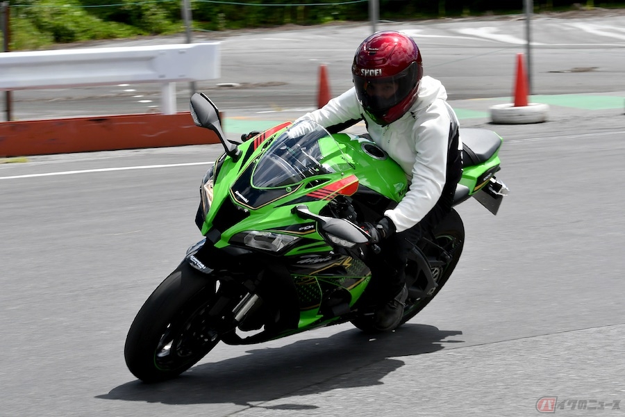 ママライダーがカワサキ「Ninja ZX-10R KRT  EDITION」に乗ってみたら、玄関から憧れのサーキットを目指せる!?｜Infoseekニュース