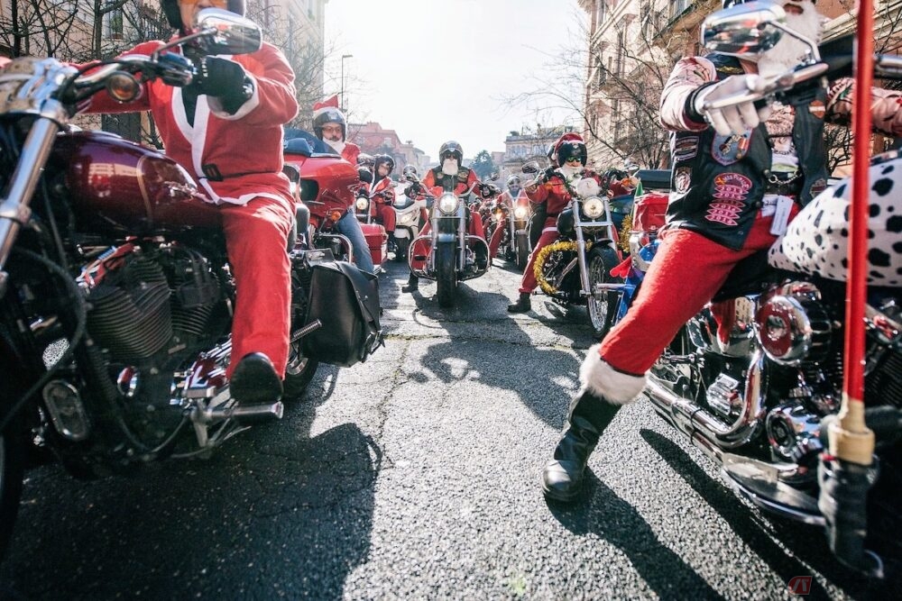 クリスマスが近づくと見かけるサンタライダー！その正体とは？