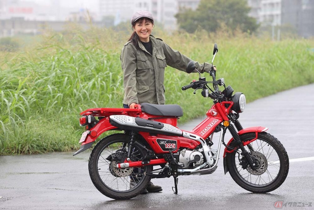 ホンダの大人気レジャーバイク「CT125 ハンターカブ」に、CT110元オーナーのママライダーがチェックしてみました！  見た目＆足つき編｜Infoseekニュース