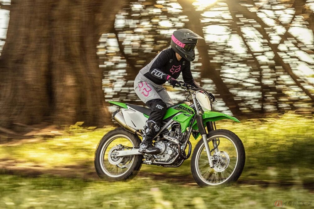 カワサキ「KLX230R S」登場 シート高を下げユーザー層拡大を狙う新グレード