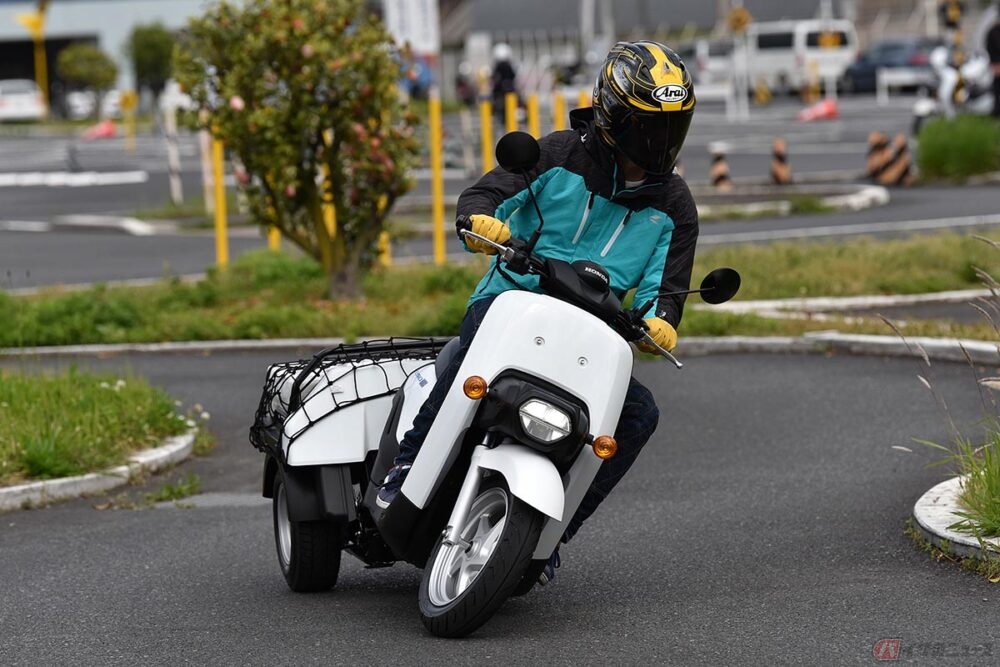 磯野家への御用聞きバイクも電動へ!? サブちゃんの3輪スクーターが進化した!?