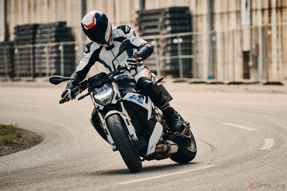 BMW Motorrad新型「S 1000 R」発売　最高出力165馬力の並列4気筒エンジン搭載、車重199kgのネイキッドモデル