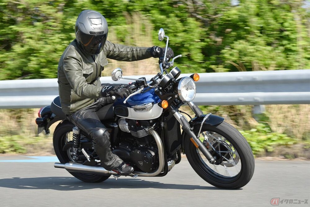 トライアンフ製バーチカルツインの王道「Bonneville T100（ボンネビルT100）」の魅力とは