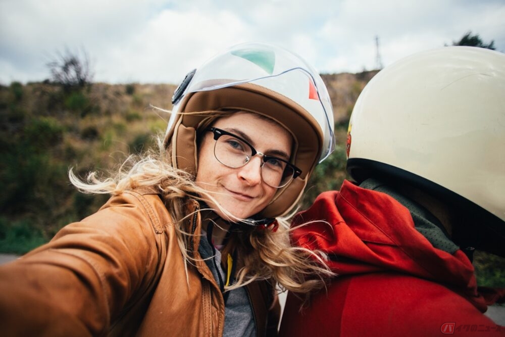 バイクに乗るのに適したメガネの特徴って何？