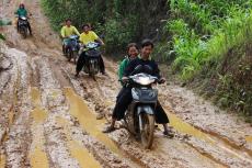 梅雨の季節に思い出す、タイ王国のバイクのある風景　～木下隆之の、またがっちゃいましたVol.101～