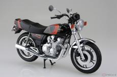 「ぺけじぇー」の呼び名でおなじみの？　1980年に登場したヤマハ「XJ400」を1／12スケールのプラモデルで再現