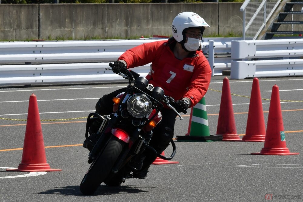 バイクのUターンを上達させるコツとは