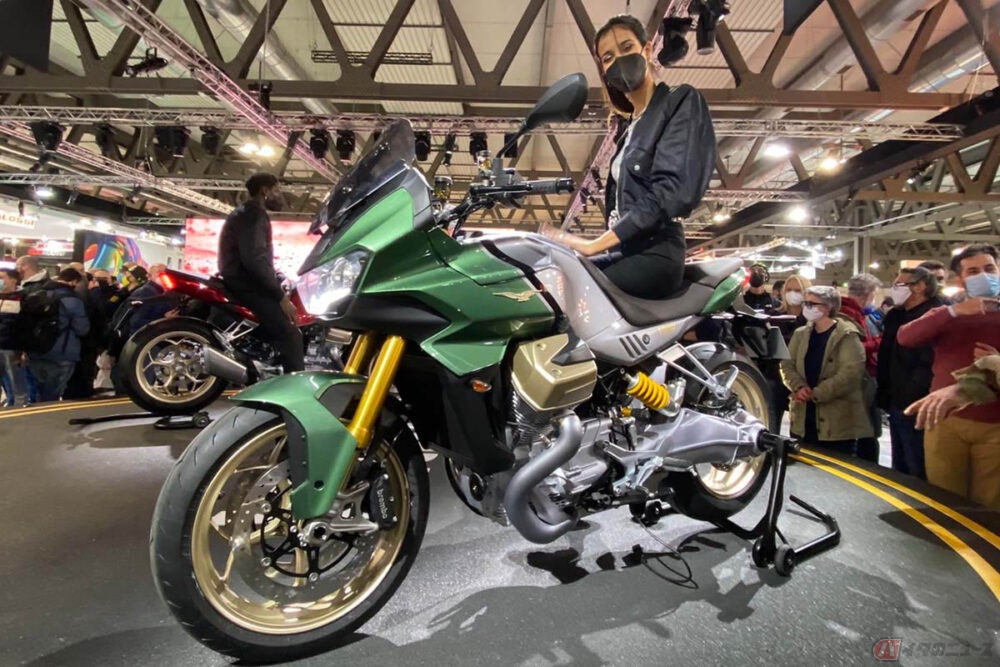 これまでにないモトグッツィ　100周年の節目に登場した新型「V100マンデッロ」【EICMA 2021】