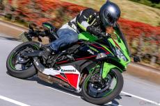 the「燃費」250ccクラスで4気筒エンジン搭載 カワサキ「Ninja ZX