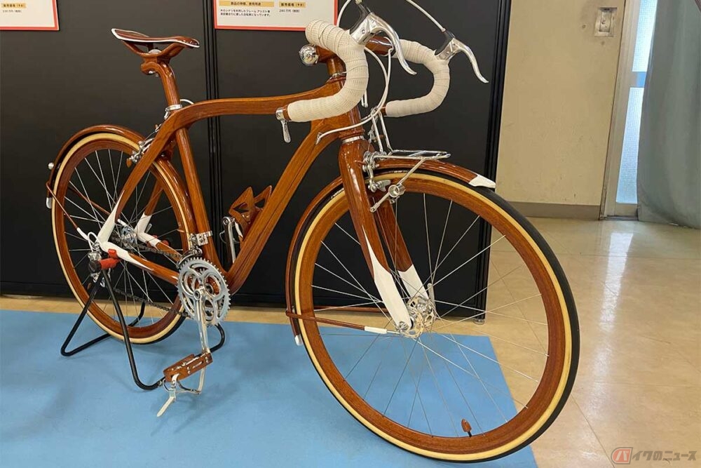 構成部品のほとんどが木造の自転車!? 神秘的な魅力を放つ「マホガニー