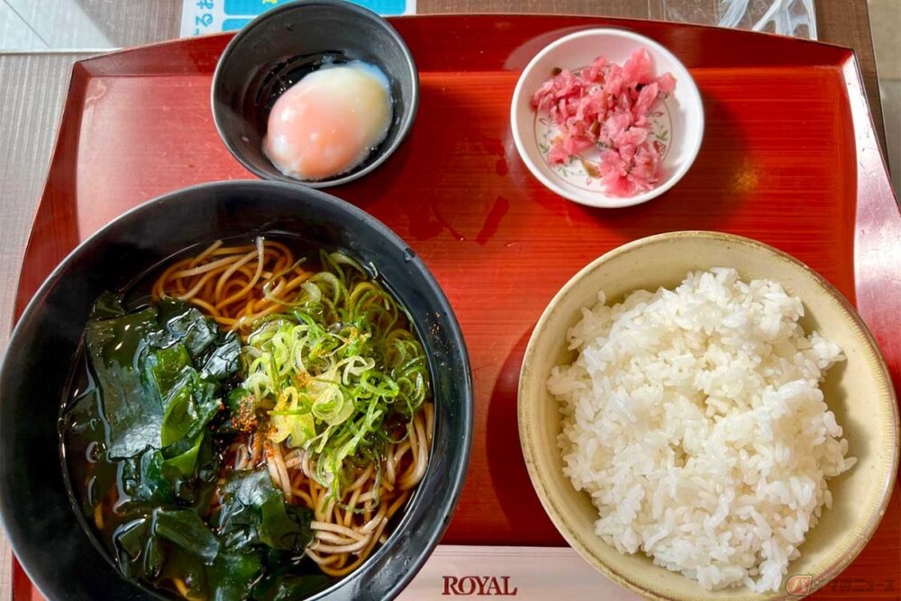 かけそばとご飯！　毎度満足、圏央道「厚木PA」の朝食メニュー　バイクで行く高速道路グルメ