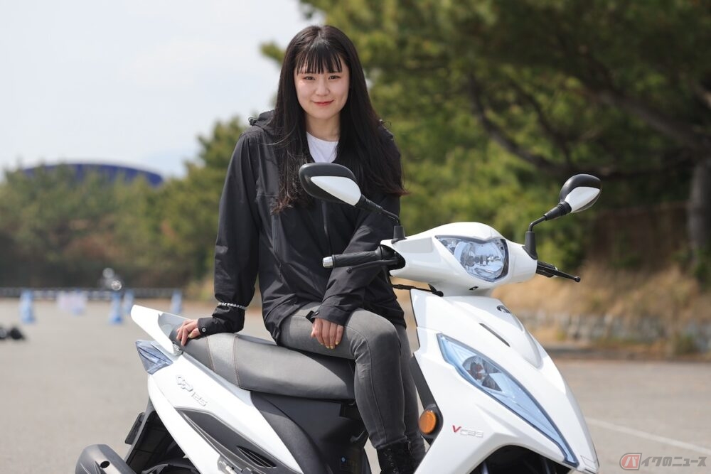 男性も女性も選んで後悔しない！KYMCOの原付二種スクーター「GP125i」に試乗するよ〜高梨はづきのきおくきろく。〜｜Infoseekニュース