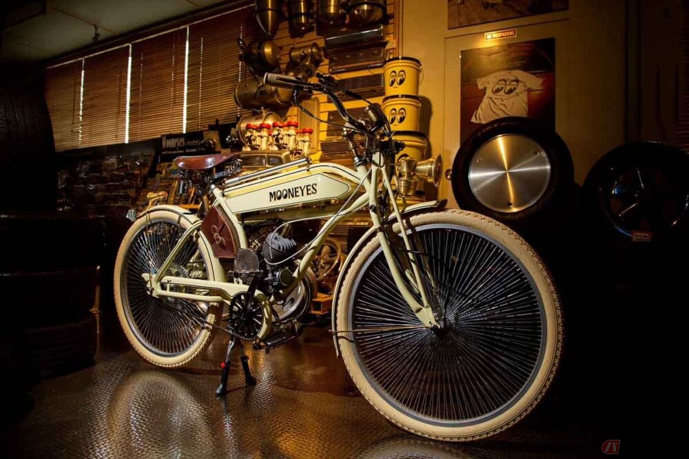 ”バタバタ”をオマージュした「RETRO BIKE」 MOONEYES仕様を限定発売