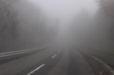 冬に向けて知っておきたい！ バイクで走行中に濃霧で視界が悪くなった際の対処法とは