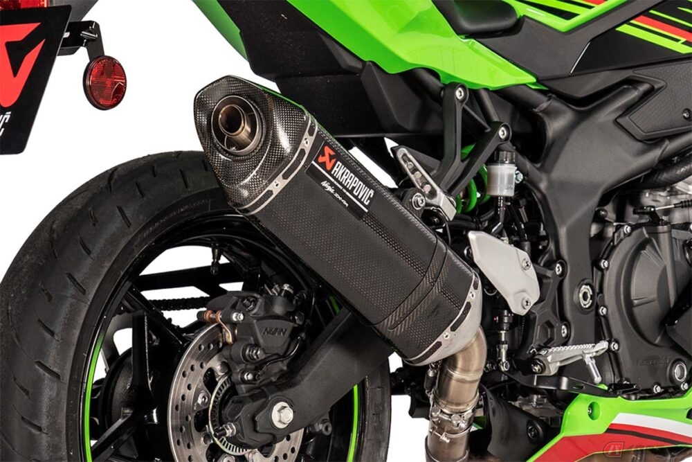 カワサキ「Ninja ZX-4R」 オリジナルコラボレーションロゴを採用