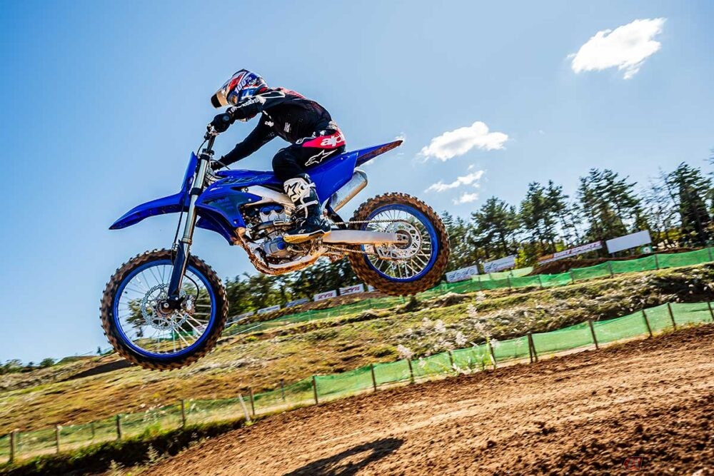 2024年型のヤマハ「YZ250F」に乗った!! 軽やかにジャンプをこなし鋭く