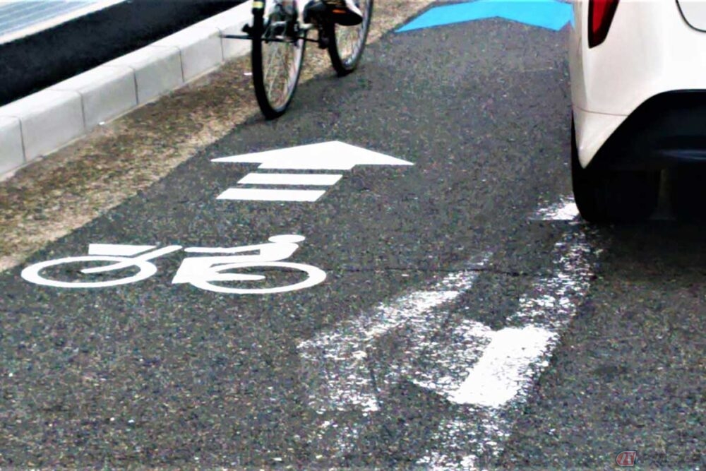 知っておきたいクルマの「死角」　自転車で道路を安全に走るための重要な知識