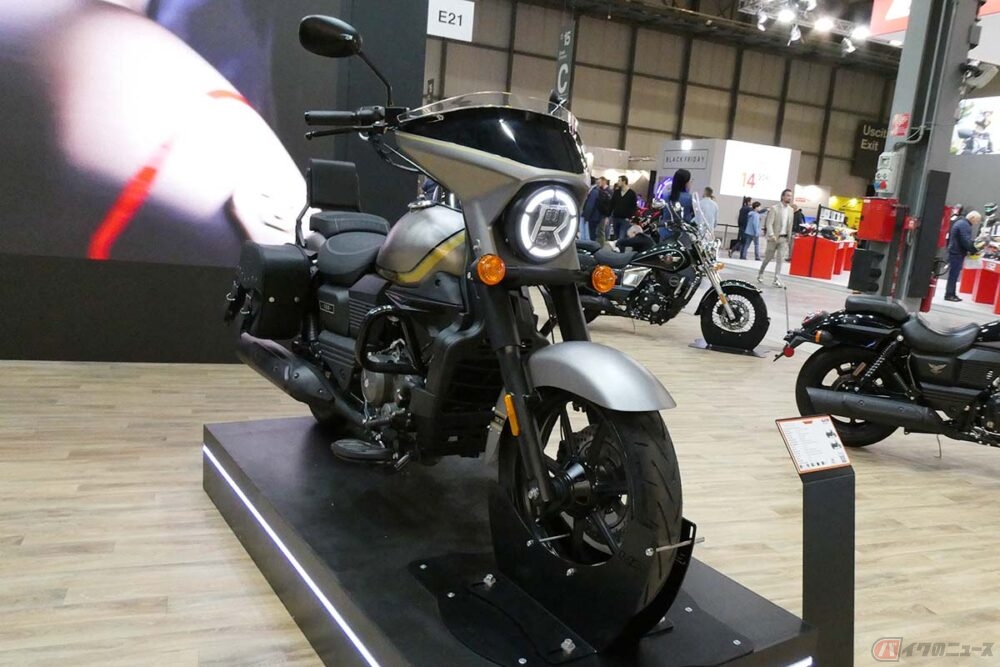 UM Motorcycles「レネゲイドST300」 充実装備の新型クルーザー発表