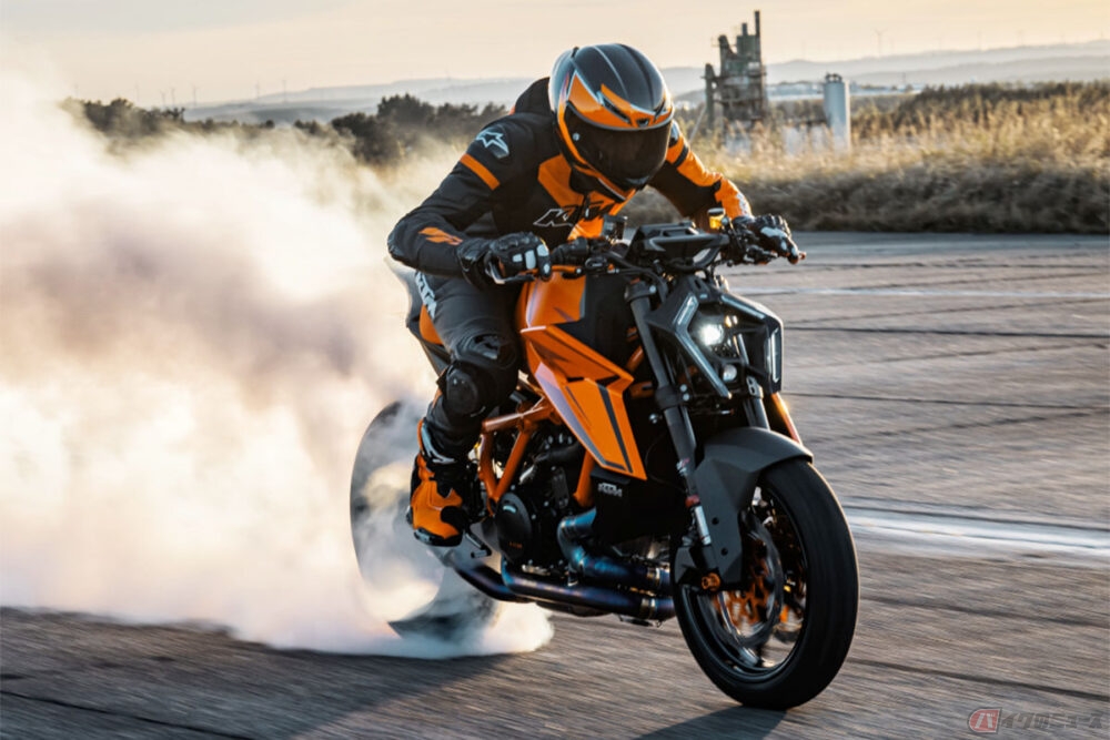 KTM「1390 スーパーデュークR」フラッグシップネイキッドの最新モデルを発表