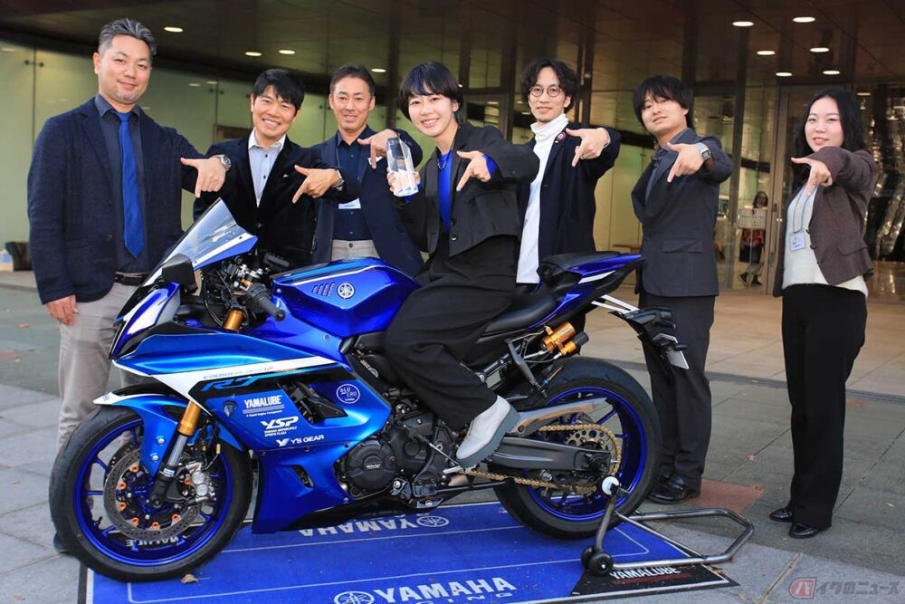 ヤマハ「YZF-R7」 YAMAHA FACTORY RACING TEAM フェアリングキット装着車がオートカラーアウォード2023「特別賞」を受賞