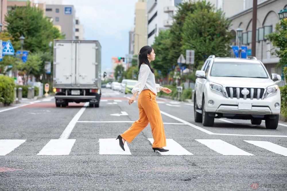 これって違反？ 一旦停止しないで横断歩道に進入する行為｜Infoseekニュース