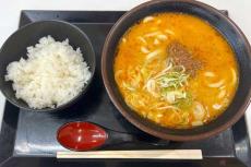 うどんでいただく担々麺の味は？　東関道「酒々井PA」のうどんメニューを実食