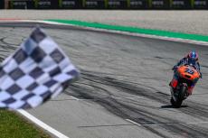 【インタビュー】Moto2小椋藍選手、カタルーニャGPの優勝に「安堵」の意味。長年コンビを組むクルーチーフが語る「小椋藍の強さ」とは