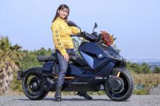 新時代の乗り物！BMW Motorradの電動バイク「CE04」にアクティブバイク女子、指出瑞貴が乗ってみました！！