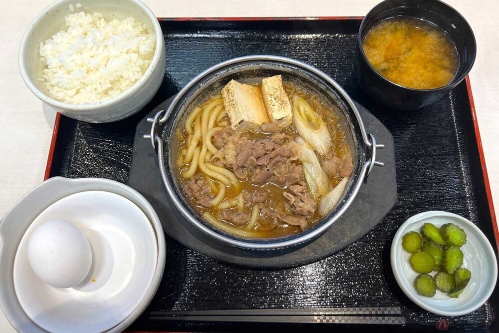 横浜名物「牛鍋」メニューの最高峰定食を首都高「大黒PA」で味わう