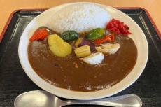 野菜たっぷり!!　キラーワードに誘われて注文した東名「港北PA」のカレーが美味かった