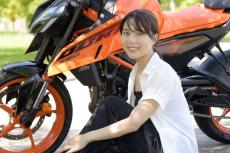 直感的に操作方法が手に取るようにわかる凄いマシン KTM『390 DUKE』に試乗します 〜小野木里奈の○○○○○日和〜