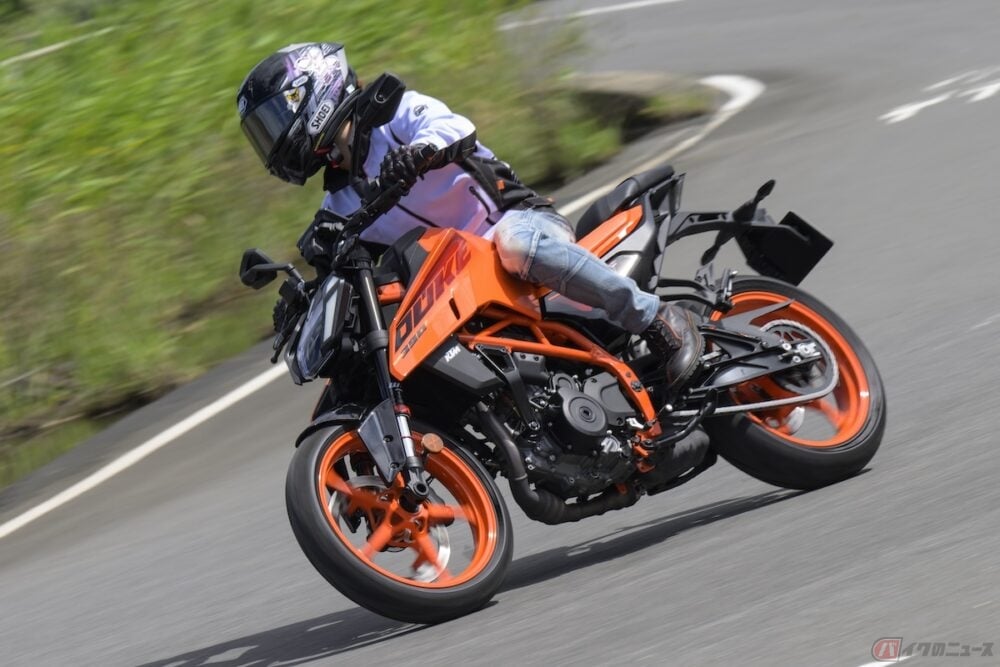 KTM「390 DUKE」は見た目も走りもアグレッシブなブンまわしたくなるネイキッドスポーツ！レーシングライダー石塚健の市販車インプレッション