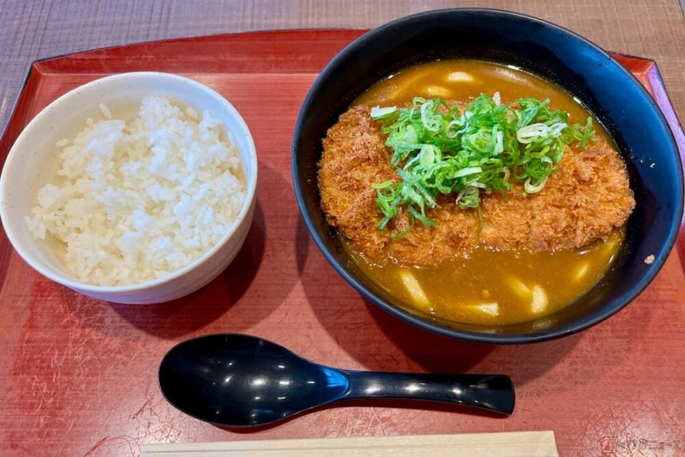 外さない味の圏央道「厚木PA」で「カツカレーうどん」に大満足！　しかも「追い飯」付き！