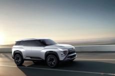 ミドルサイズに3列シートの新たなSUV！ 三菱がフィリピンモーターショーで「MITSUBISHI DST CONCEPT」を世界初披露