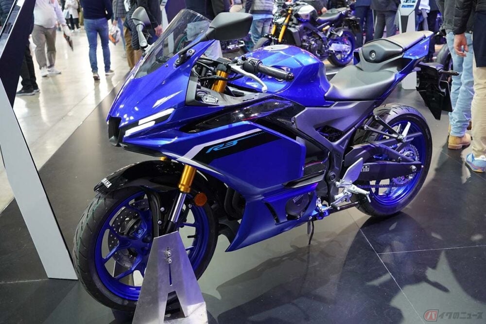 「毎日乗れるスーパーバイク」の走行性能を強化!! ヤマハ「YZF-R3」2025年モデル発表【EICMA2024】