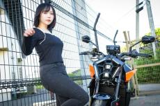 毎度「ツワモノ」感がある！ KTMのネイキッドスポーツ「KTM 990 DUKE」で走ってみました！ 〜夜道雪のちょっと寄り道〜