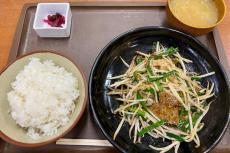 メニューを一斉刷新？　定番の「レバニラ定食」の味はどうだ!?　東名高速「中井PA」