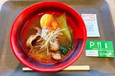 見た目オシャレ系の「Wパイコー麺」が豚の脂で旨味増!!　首都高「川口PA」限定メニューを堪能