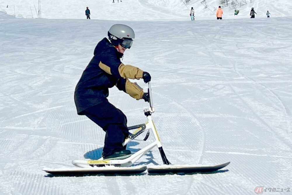 これは新感覚！ バイクにも似た操作感でゲレンデを滑走する
