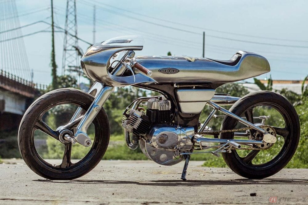 美しすぎる原付カスタム!! 半世紀以上前に登場したスズキの単気筒