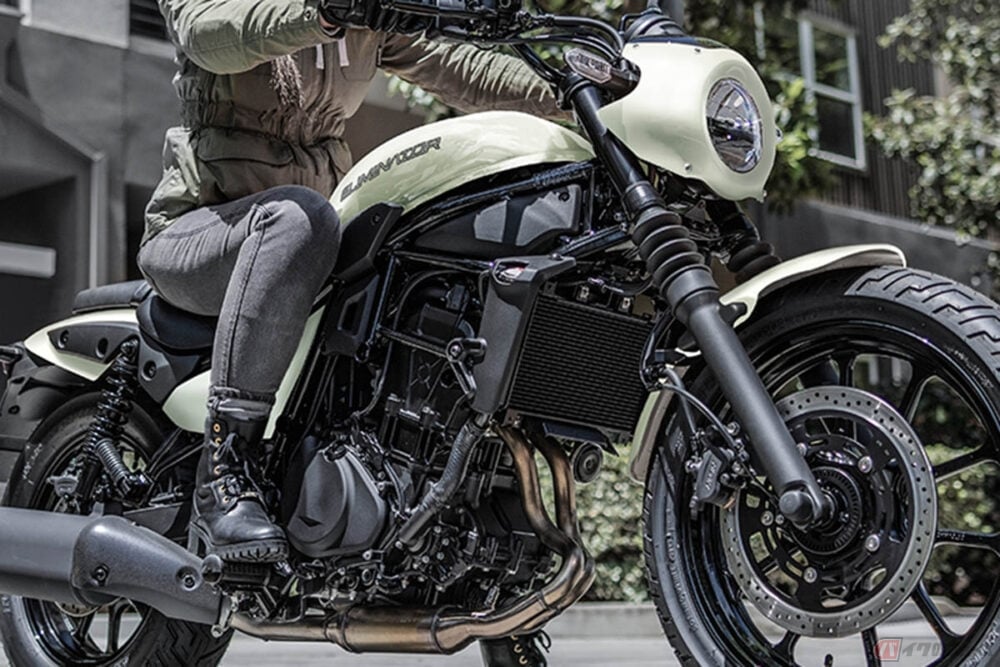 色が違うだけでこんなに雰囲気変わるの？ カワサキ「エリミネーター