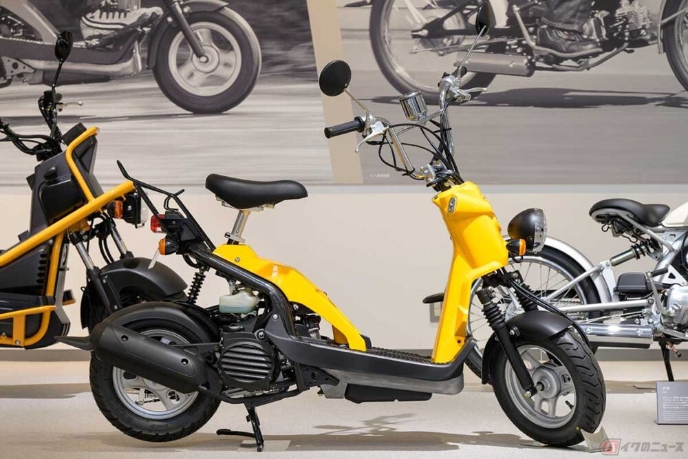 立ち乗り”イメージの50cc原付スクーター？ ホンダ「バイト」はシートの
